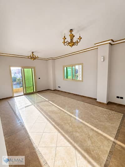 Unfurnished 170 sq m apartment for rent in Al Banafseg 2, First Settlement, directly overlooking North 90th Street.