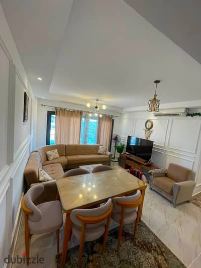 Furnished 100 sq m apartment for rent in Madinaty B15, super lux finishing, prime location