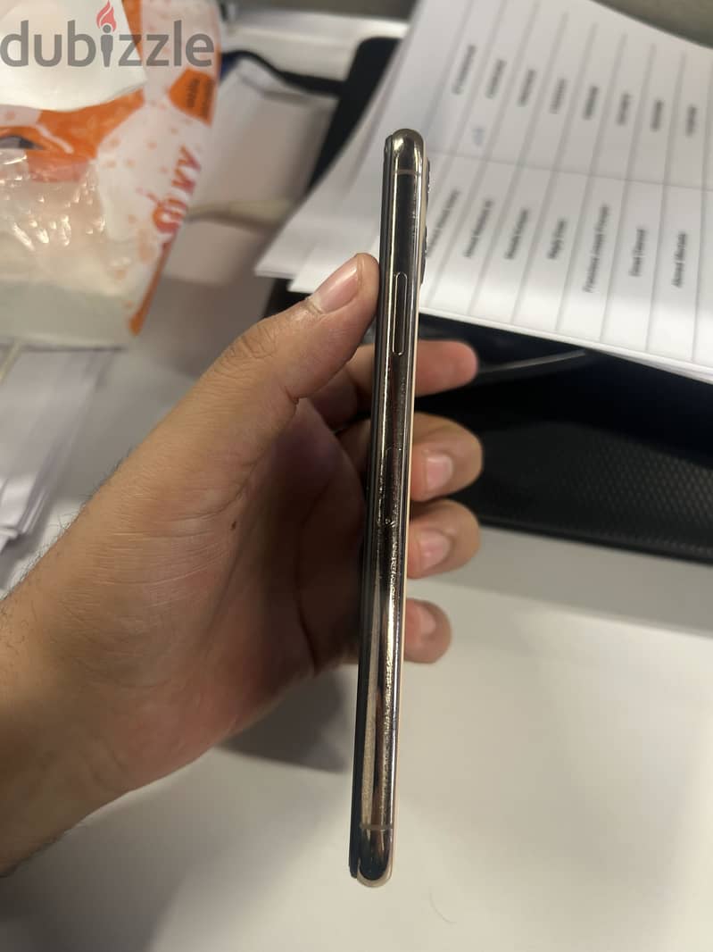 Apple - iPhone 11 Pro Max 3