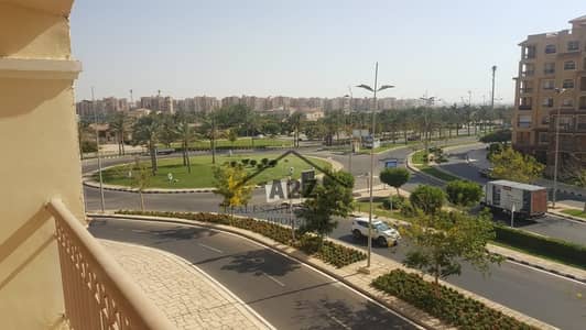 325 متر للبيع فى مدينتى فيو شارع وميدان البى 2 اكبر شقق مدينتى بها بعض التشطيبات خالصة جميع المستحقات كاملة المرافق