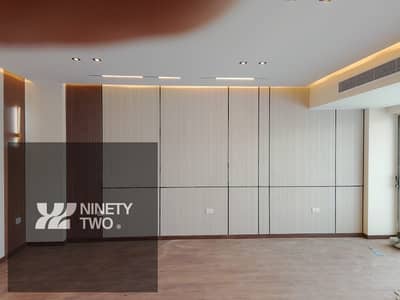 شقة فاخرة أرضي بحديقة وحمام سباحة للإيجار في ليك فيو ريزيدنس | 212م + حديقة 185م | 4 غرف نوم | 3 حمامات | موقع مميز