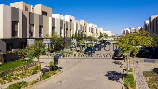 تاون هاوس للبيع مفروش بالكامل بالتكيفات وجاهز للسكن في البروج Al Burouj