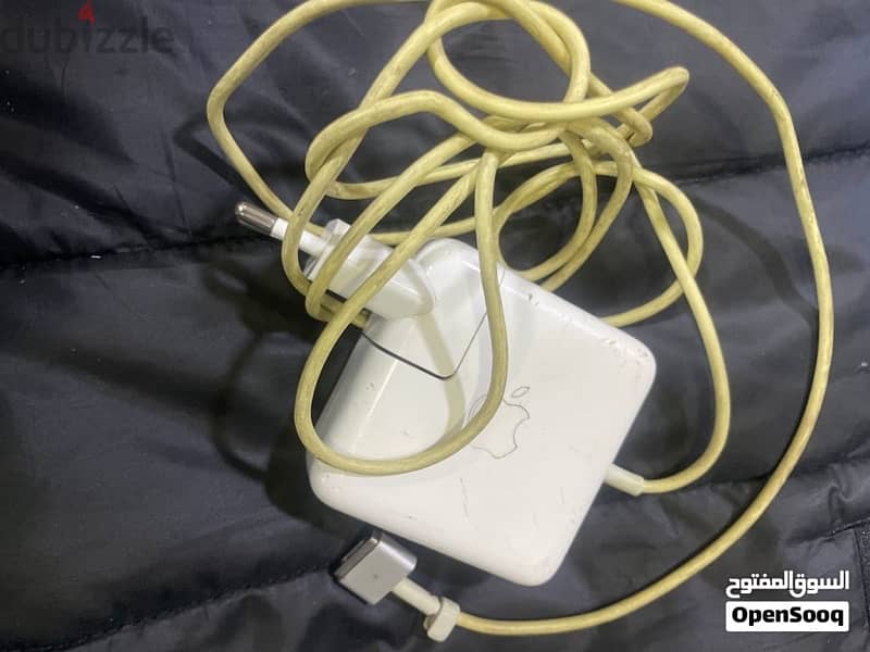 MacBook air + charger 4
