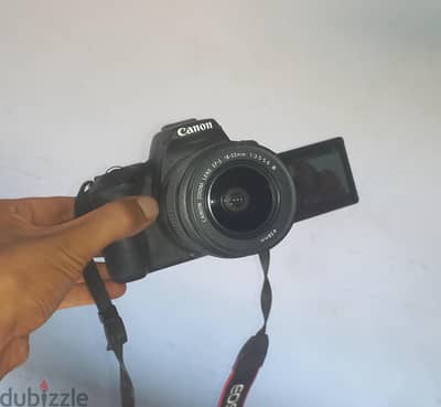 للبيع Canon EOS 250D بحالة ممتازة واستعمال خفيف جدا
