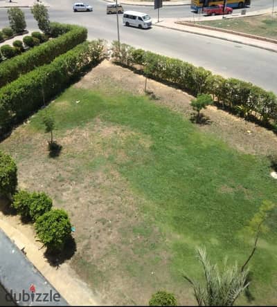 Apartment on the main road directly in front of Town Center and Mon Yard
