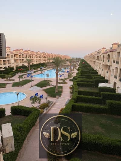 شاليه فى بالم بيتش  المرحلة j  دور تانى بالاضافة الى الرووف 100 م  2 غرفة و2 حمام  السعر 5500000