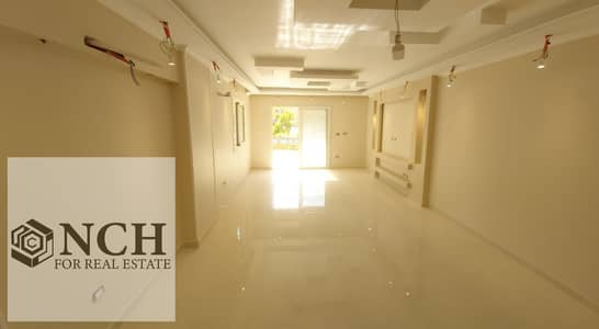 # شقة أرضي بحديقة للإيجار في The Square  للإيجار شقة مميزة **Ground Floor with Private Garden** داخل **The Square Compound**، تتمتع بمساحات واسعة