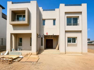 فيلا استلام فوري بكمبوند جولف فيو بجوار نيو جيزة فيو لاند سكيب دقائق من اركان بلازا ومول العرب