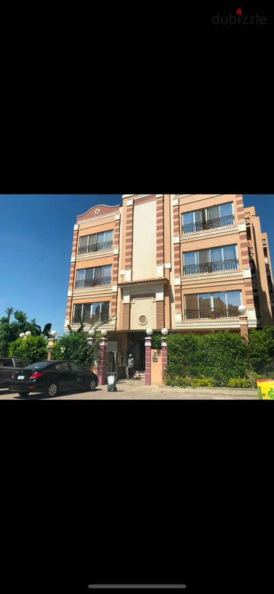 روف مفروش بحاري للايجار بحدائق الكونتنينتال فيو حديقة. مكيف بالكامل، غرفة+ريسبشن+مطبخ+حمام. 85م مغلق، 100م مكشوف، جلاس هاوس 40م. 28 ألف/شهر شامل الخدم