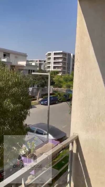 شقة مفروشة بالكامل 3 غرف بإطلالة مفتوحة للإيجار في كمبوند تاج سلطان بجوار ألماظة مول