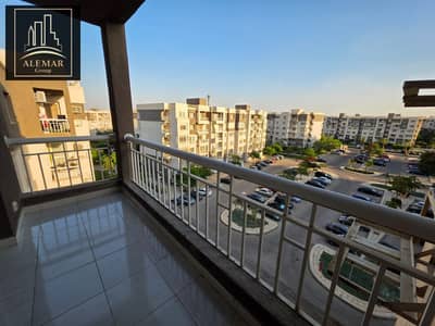 A great deal on an apartment for sale in Madinaty, Block B10, Building 102. Area: 140 sq m. Fifth floor (top floor). View of an open parking area. Com