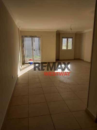 شقة للبيع بمساحة 198 متر- تشطيب كامل - تطل على النادي Club House - زايد ديونز - الشيخ زايد.