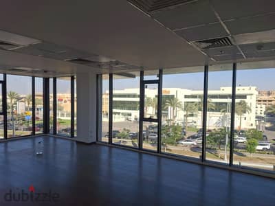 مكتب إداري 98م متشطب بالكامل للإيجار في Central Avenue أمام Park Street