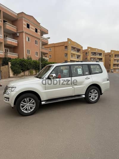 ايجار ميتسوبيشي باجيرو 4*4 بسائق او بدون سائق للرحلات