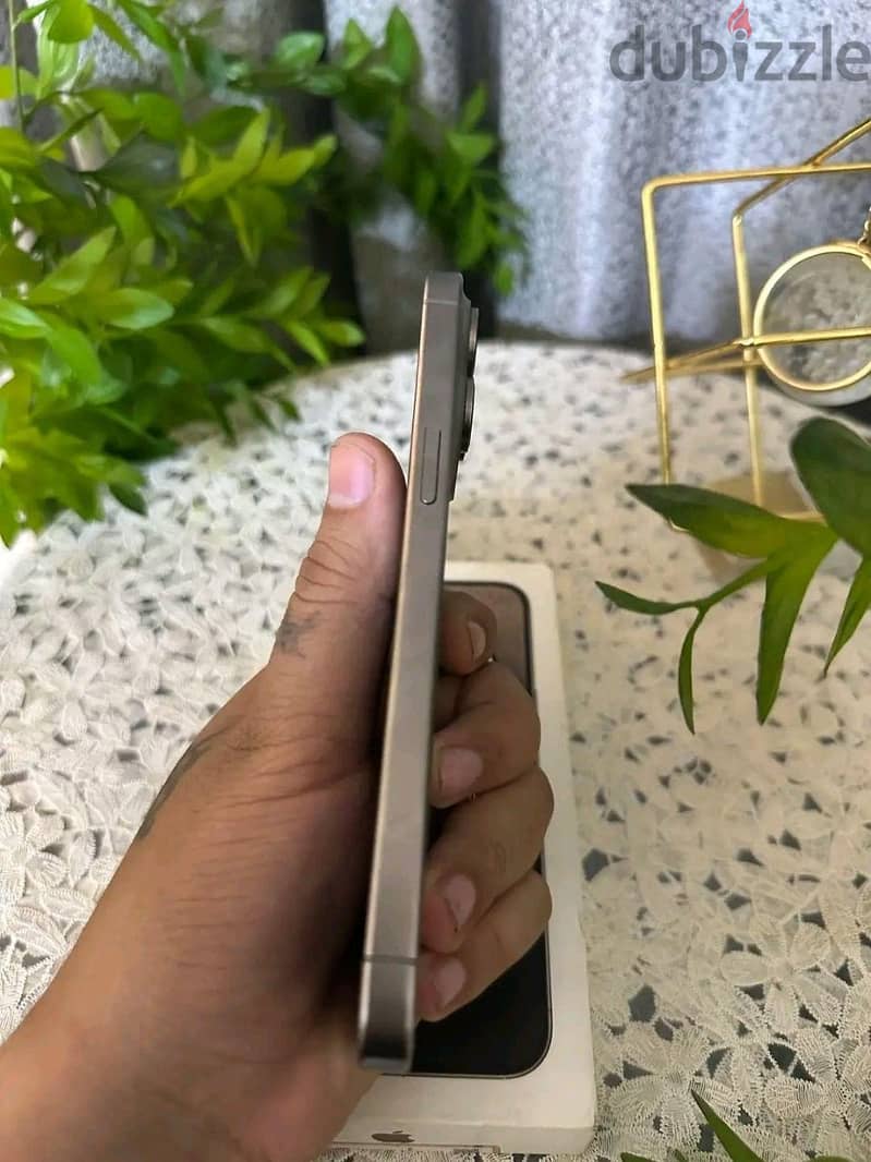 آبل - آيفون 15 4