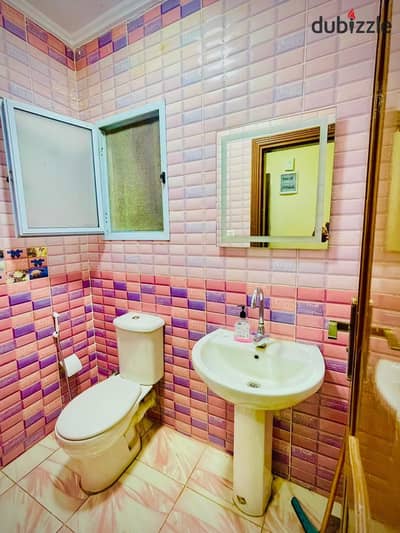 Apartment for sale 130m net Cleopatra View the sea licensed floor 4 3 rooms and reception two pieces 2 bathrooms 2 elevators the floor two apartments required 5 million 750 thousand