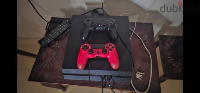 PS4 بحالة ممتازة جدًا – استخدام منزلي خفيف