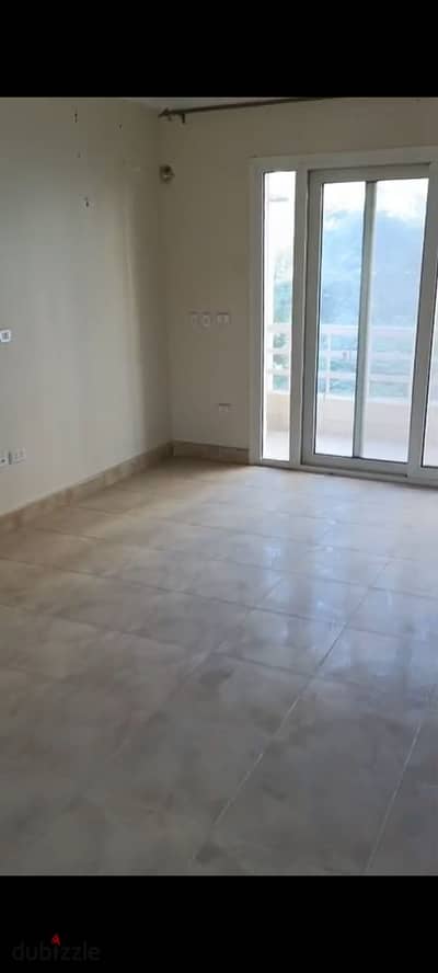 شقه للايجار قانون جديد بمدينتي في b6 باالمطبخ فيو جاردن