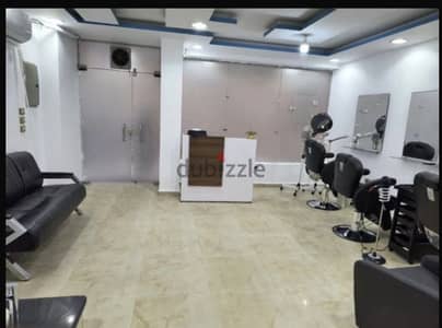 محل للبيع بعائد إيجاري قائم – الهضبة الوسطى بالمقط