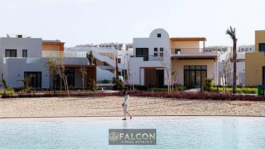 تاون فيلا مميزه متشطبه بالكامل High end و فيو بانورامى على البحر للبيع بجوار مطار الغردقة و الجونه بـ قريه مكادى هايتس العين السخنه Makadi Heights