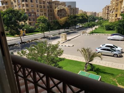 شقة  245م للبيع في مدينتي بها بعض التشطيبات الخاصة