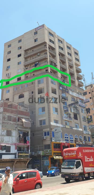 شقه بحري كبيرة ناصية   في برج   على شارع رئيسي موقع متميز  بدمياط