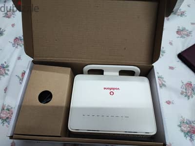 راوتر فودافون VDSL استعمال 3 شهوربكرتونته وكل ملحقاته بحالة الجديد.