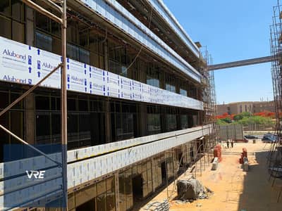 محل للبيع استلام 6 شهور في الدور الارضي في التجمع الخامس امام الجامعه الامريكيه بجوار  Point 90 MALL وبمقدم يبدأ من 20%