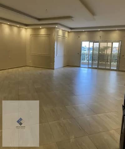 شقة للإيجار في كمبوند النخيل التجمع الأول لعشاق المساحات الكبيرة مساحة 320 متر دور ثاني بأسانسير وفيو بحري بالكامل غير مجروح على فيلات الميراج