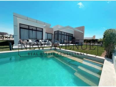 للبيع ستاندالون فيلا في سيلفر ساندز الساحل الشمالي من شركة أورا للتطوير العقاري Silver Sands North Coast by Ora  متشطبة بالكامل بالتكييفات صف أول