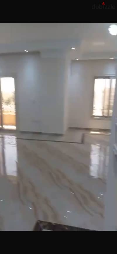 شقة ٢٠٠م للإيجار بالتكييفات والمطبخ