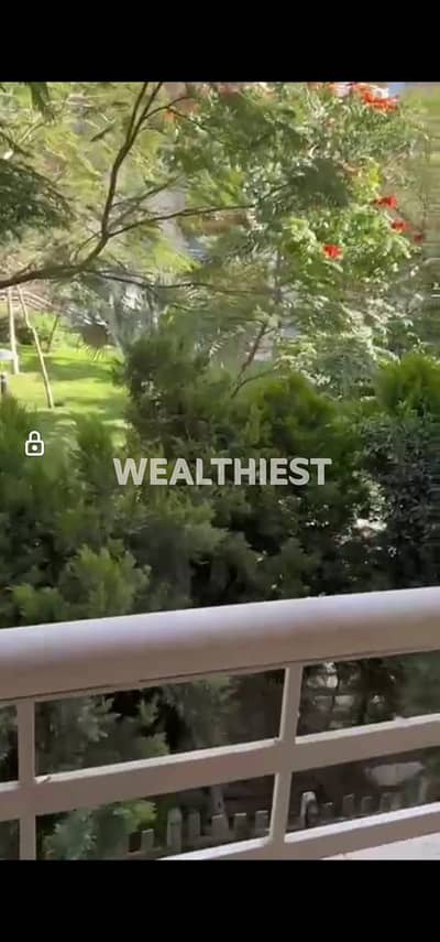 فرصه للاستثمار او السكن قويه للبيع كاش بموقع مميز جدا في قلب B6 بفيو رائع Madinty B6
