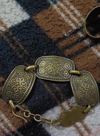 اسورة نحاس قديمة