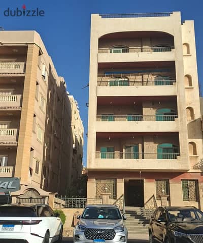 فرصة استثمارية نادرة للإيجار – عمارة إدارية على المحور المركزي مباشرة عمارة كاملة للإيجار بموقع استراتيجي لا يتكرر على المحور المركزي مباشرة، مناسبة لجميع الأغراض الإدارية والتجارية:  شركات  مقرات إدارية  براندات  عيادات ومراكز طبية  مراكز تدريب