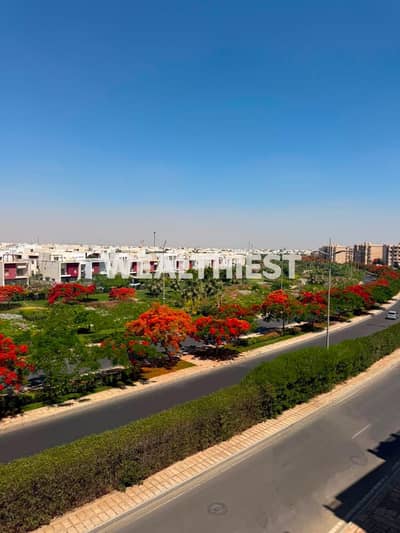 For sale: A cash apartment with hotel-style ultra-super-lux finishes in a prime location in the heart of B6 with a distinctive view. Madinaty B6