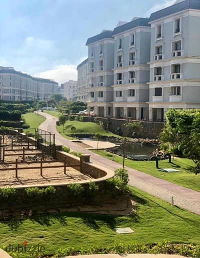 شقة استلام فوري في ماونتن فيو ( Mountain View ) علي بعد دقايق من الجامعة الامريكية وشارع التسعين الجنوبي في افضل لوكيشن في القاهرة الجديدة