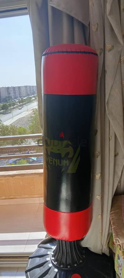 boxing stand بحالة ممتازة جدا