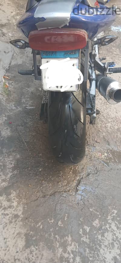 Honda hornet s 600 cc . 2001