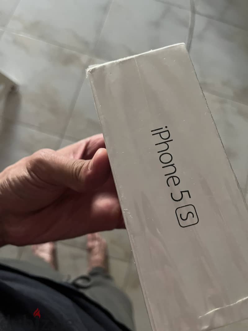 Apple - iPhone 5s 4