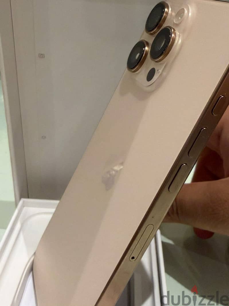 Apple - iPhone 16 Pro Max 3
