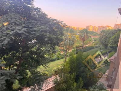 شقة 200م تشطيب خاص مفروشة بالمطبخ والأجهزة والتكييفات والسخانات والنجف والستاير فيو وايد جاااااااردن ومجرى السيل فى مدينتى. القاهرة الجديدة madinaty. newcairo