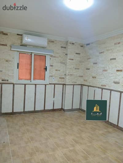 Administrative office for rent in Zahraa El Maadi, near Al-Khamsin Mall. It features an area of ​​85 square meters, air conditioning, and high-end fin