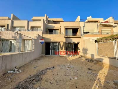 تاون هاوس للبيع 270 متر-نصف تشطيب في جولف فيوز  بالم هيلز - إطلالة مميزة للغاية على البحيرة وملعب الجولف - مدينة 6 أكتوبر