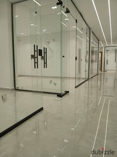 Office for rent in Heliopolis, main street, area 650 square meters, distinctive location, modern building, hotel-style entrance, high-end finishing suitable for all companies.