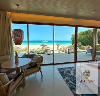First-row beachfront chalet for sale in Glee Village, North Coast; down payment of 390,000.