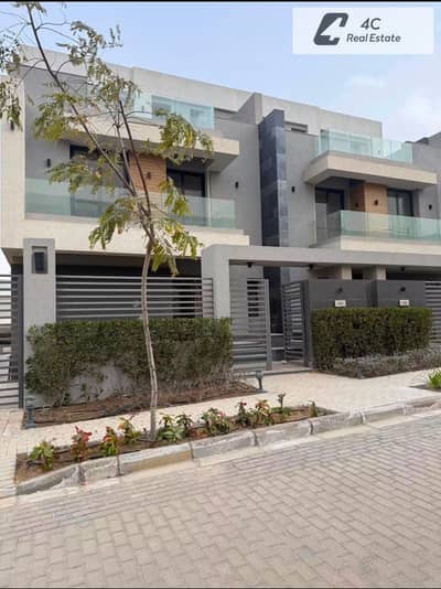 لسرعه البيع  باقل من سعر الماركت توين هاوس ريسيل استلام فوري في لافيستا سيتي  view pool جاهزه للمعاينه