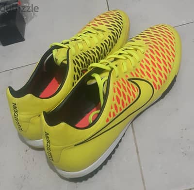 Nike sports shoes