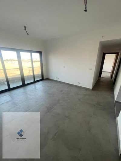 Apartment for rent in the Privado Madinaty compound, with an area of 100 meters, located on the fifth floor, featuring two bedrooms, two bathrooms, a reception, and two terraces, in a prime location within the compound and close to services.