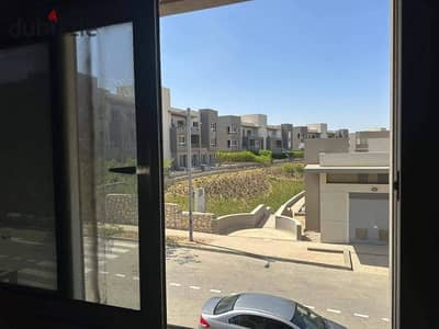 تاون هاوس كورنر استلام فوري بقلب الشيخ زايد  بجانب النادي الاهلي