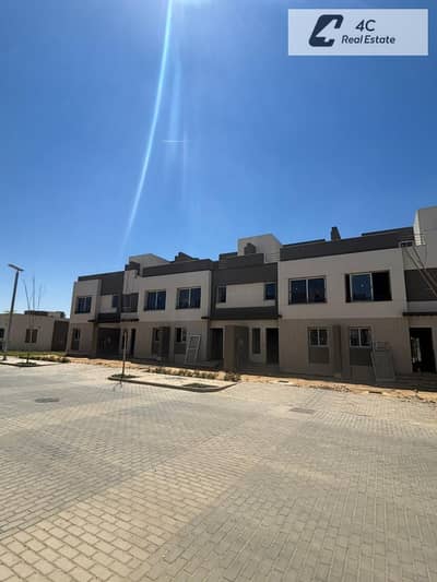 Villa for sale with prime location-ready to move-open view-in palm hills new Cairo